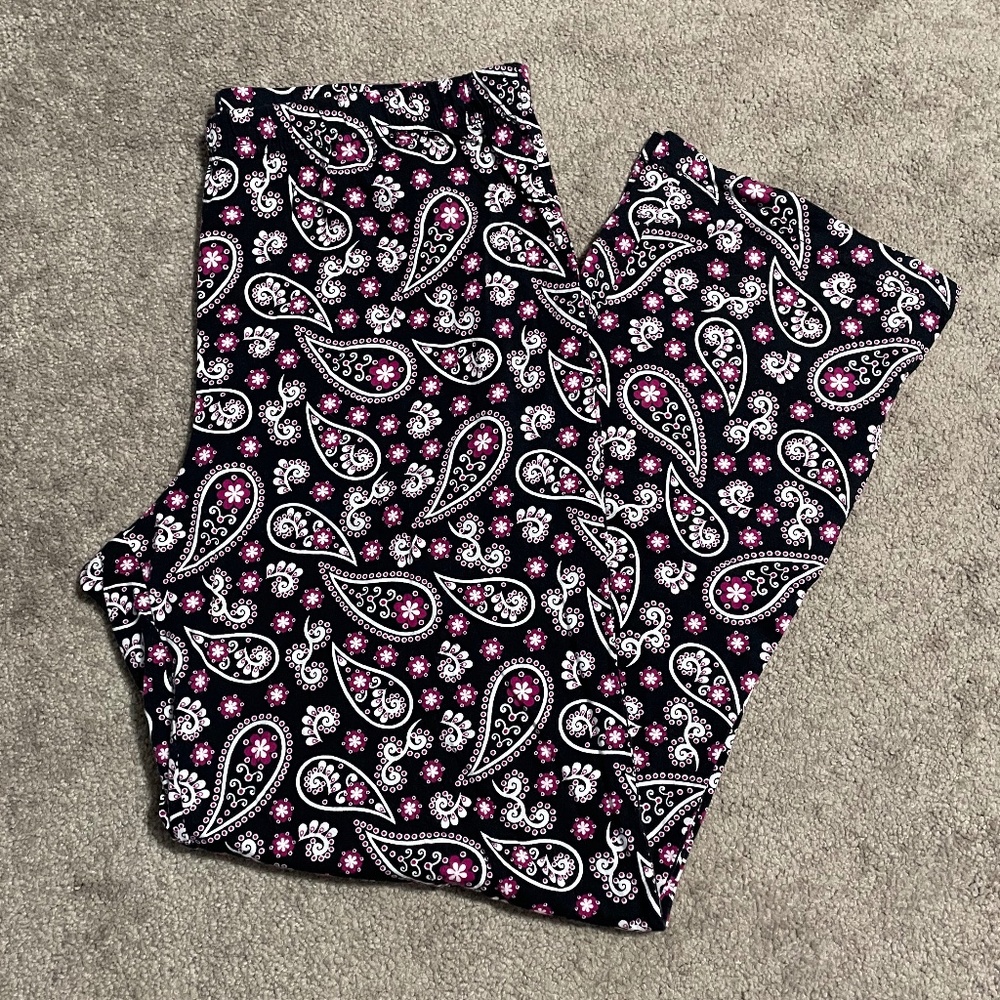 5 for $20: Secret Treasures paisley pattern leggings